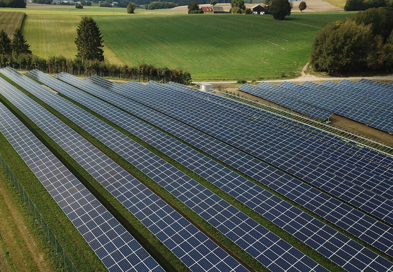 Developers Prefer String Inverters for Bifacial Modules With Trackers_ Mercom Webinar