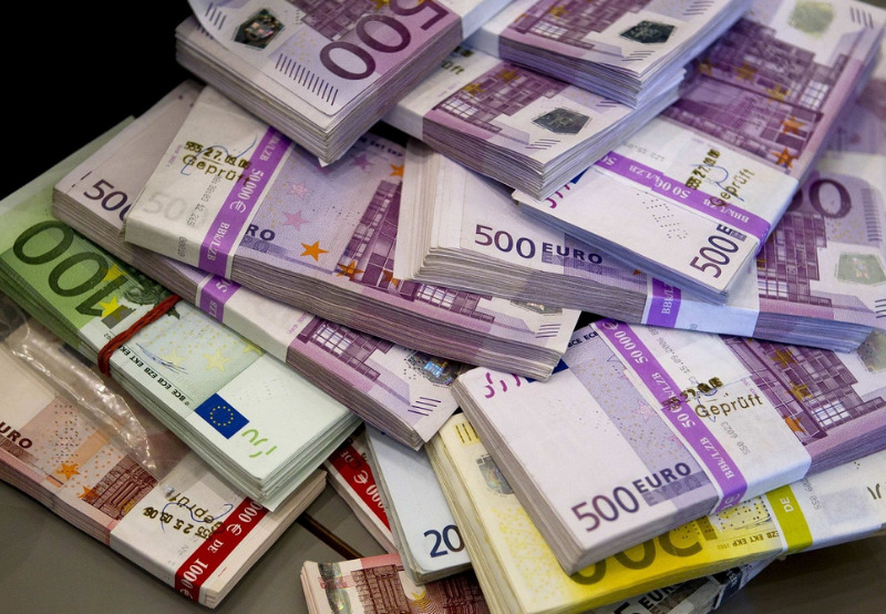 Daily Wrap-Up_ Total's €3 billion Hybrid Bonds to Finance Renewables, Adani Acquisition