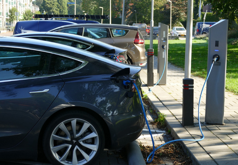 Mumbai's Railway Stations to Get EV Charging Points