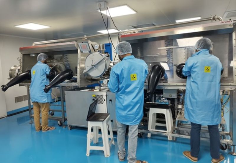 IIT Researchers Say Organic Solar Cell Turns Steel Roof into a Power Source