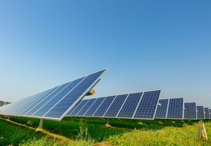 Daily News Wrap-Up: Pakistan to Solarize All Government Buildings by April 2023